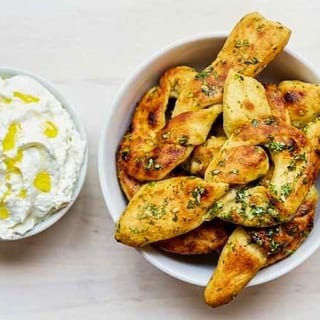 GARLIC KNOTS PLATTER